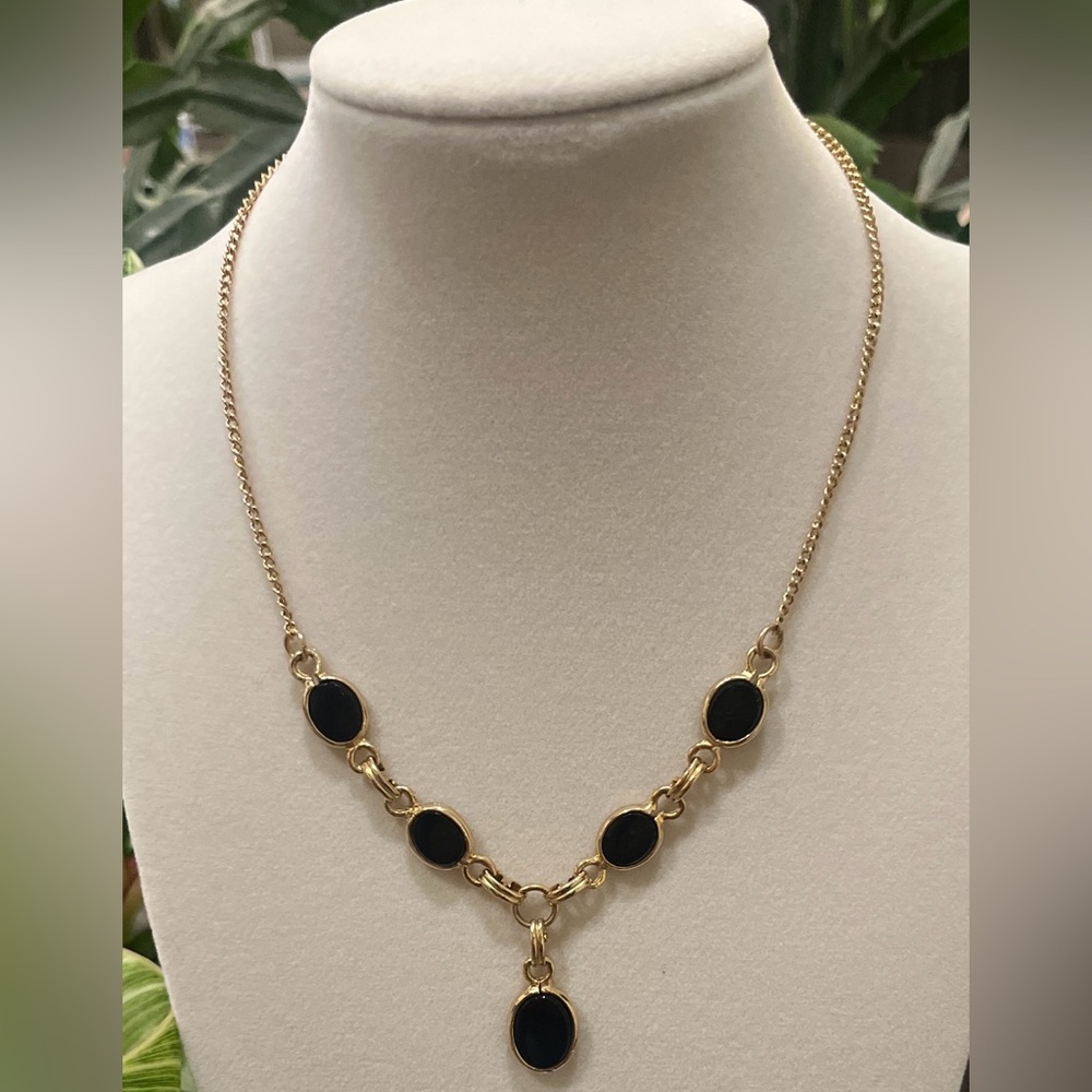 Gold Tone & Black  Gemstone (onyx?) Necklace with Teardrop Pendant